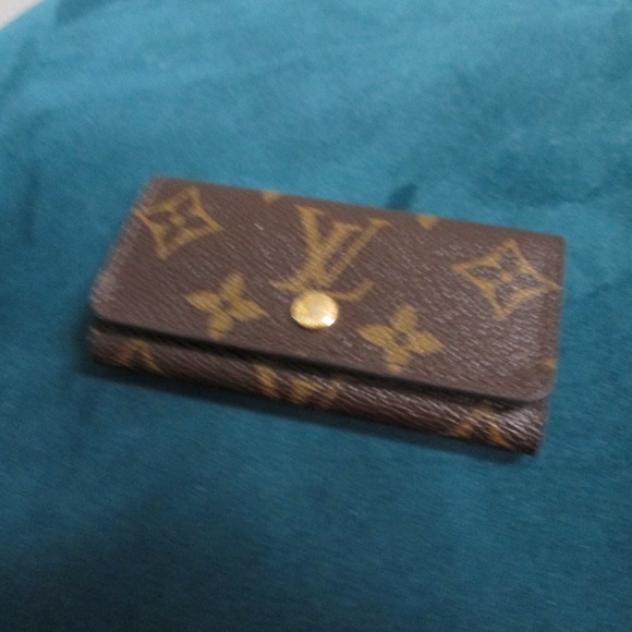 LOUIS VUITTON  Monogram 4 Key Multiples Holder - Picture 1 of 14